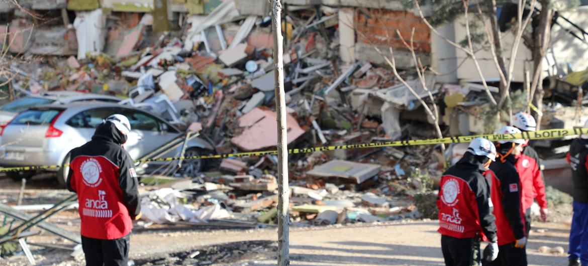 Destrucción en la localidad turca de Gaziantep, al día siguiente del fuerte seísmo que ha causado más de 8000 muertos.