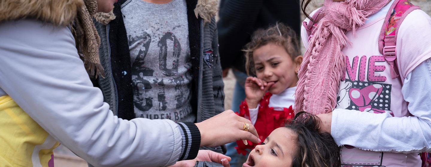 Un enfant est vacciné contre le choléra à Alep, au nord-ouest de la Syrie (archives) 