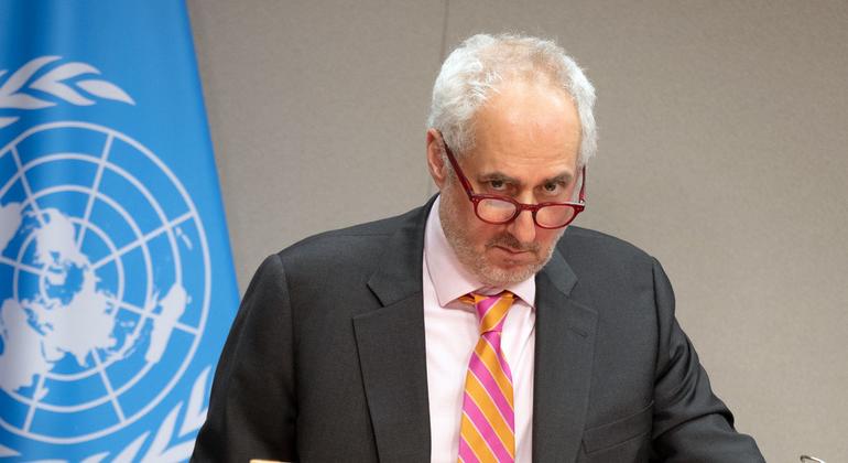 Stéphane Dujarric, porte-parole du Secrétaire général, s'adresse aux journalistes au siège de l'ONU.