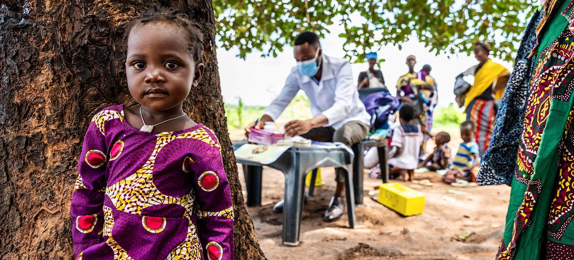 Brigadas médicas móveis prestam serviços de saúde essenciais às pessoas deslocadas em Cabo Delgado, Moçambique