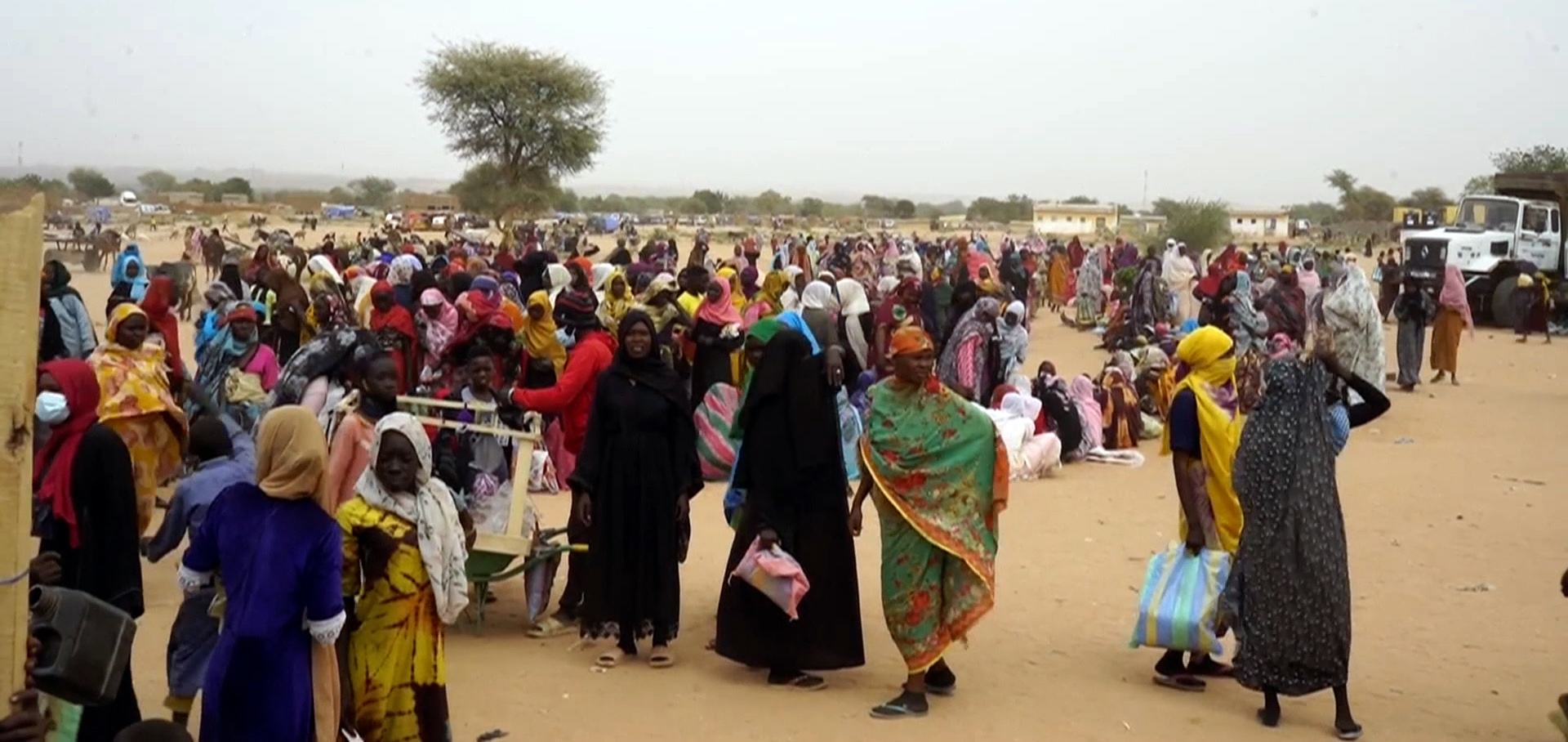 نساء لاجئات سودانيات في مخيم أدري للاجئين في تشاد.