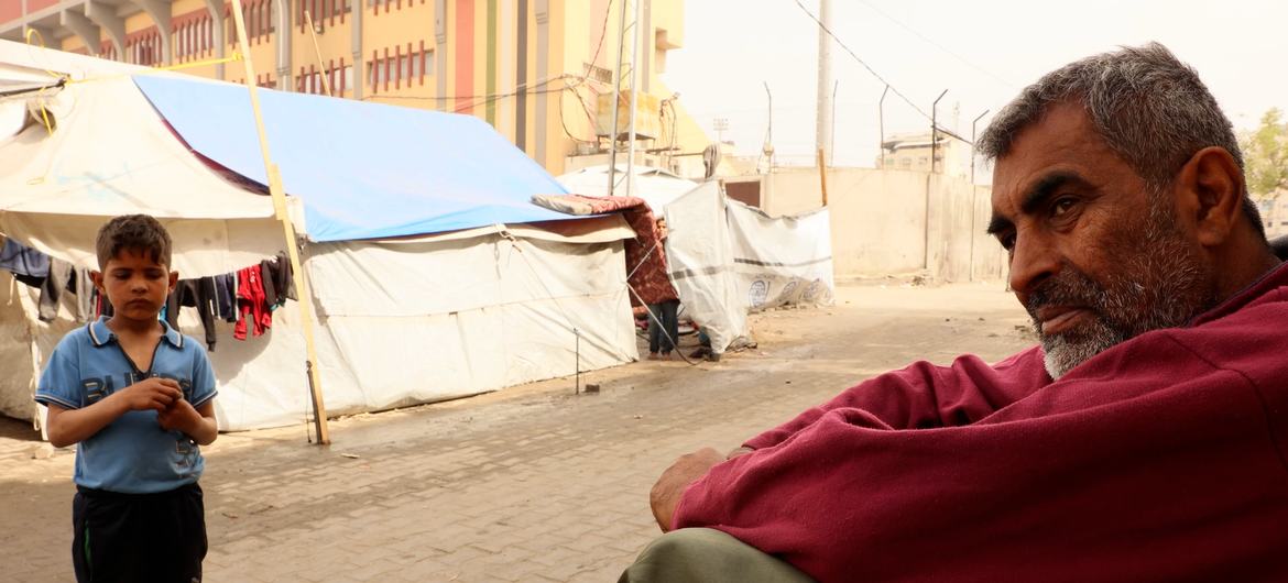 مصطفى غانم نازح من جباليا إلى وسط مدينة غزة.
