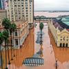 As águas das enchentes subiram em Porto Alegre, no estado do Rio Grande do Sul, Brasil.