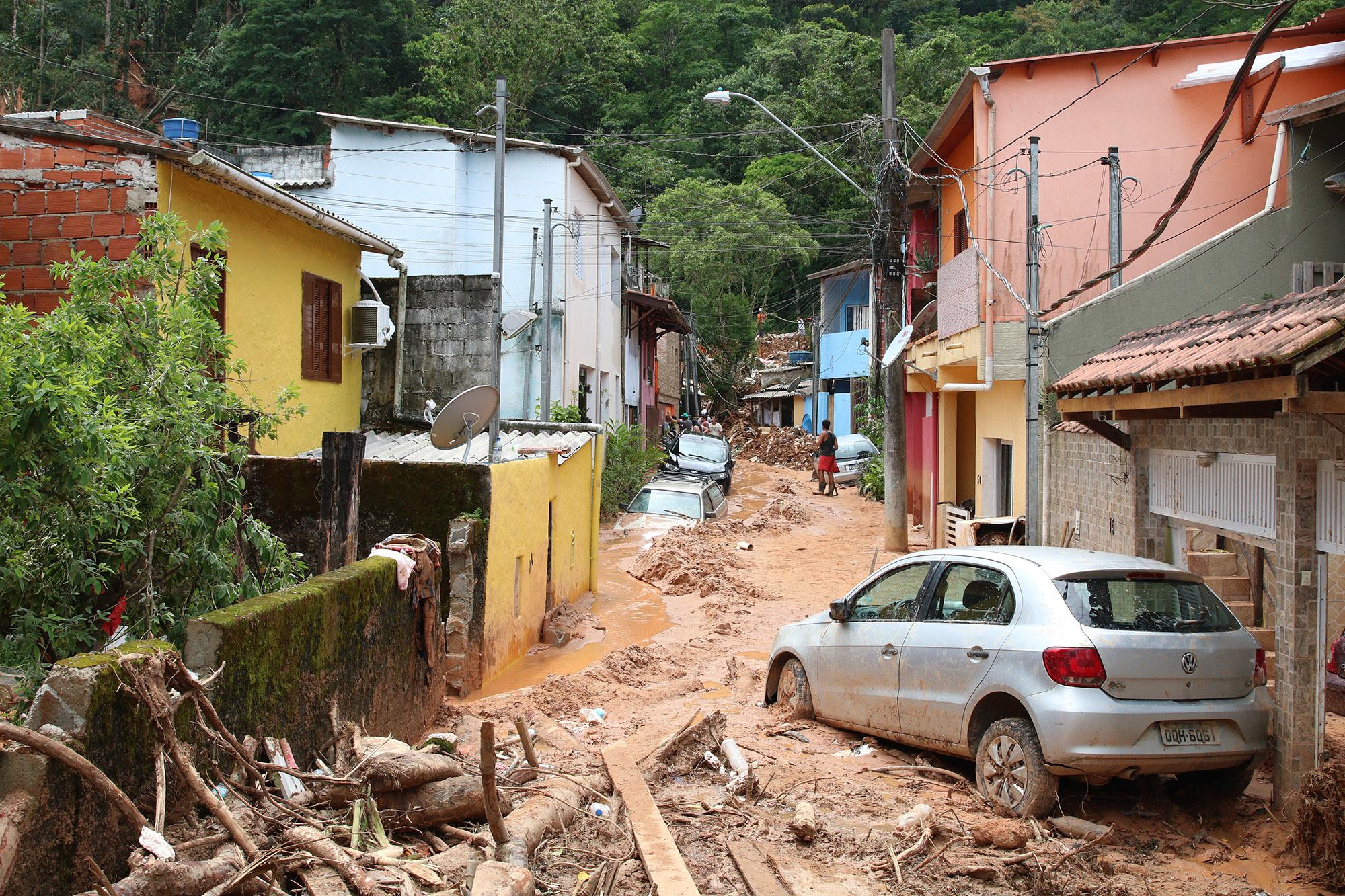 São Sebastião (SP), 22/02/2023, Casas destruídas em deslizamentos de terra na Barra do Sahy após tempestades no litoral norte de São Paulo