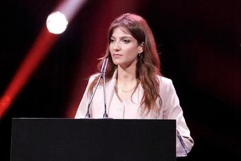 Jîn Dawod receiving the 2024 UNHCR Nansen Refugee Award as the European Winner.