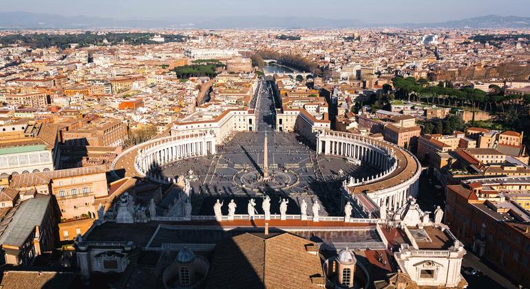 Plaza de San Pedro, Ciudad del Vaticano. Plaza de San Pedro, Ciudad del Vaticano.