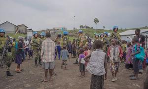 Kaskazini Mashariki mwa Kivu, DRC: Tarehe 3 Desemba 2024, kikosi cha Morocco cha Munigi POB kilifanya doria katika kambi ya Kanyaruchinya kwa ajili ya watu waliokimbia makazi. Lengo la mpango huu lilikuwa kuimarisha usalama na kuhakikisha ulinzi wa raia …