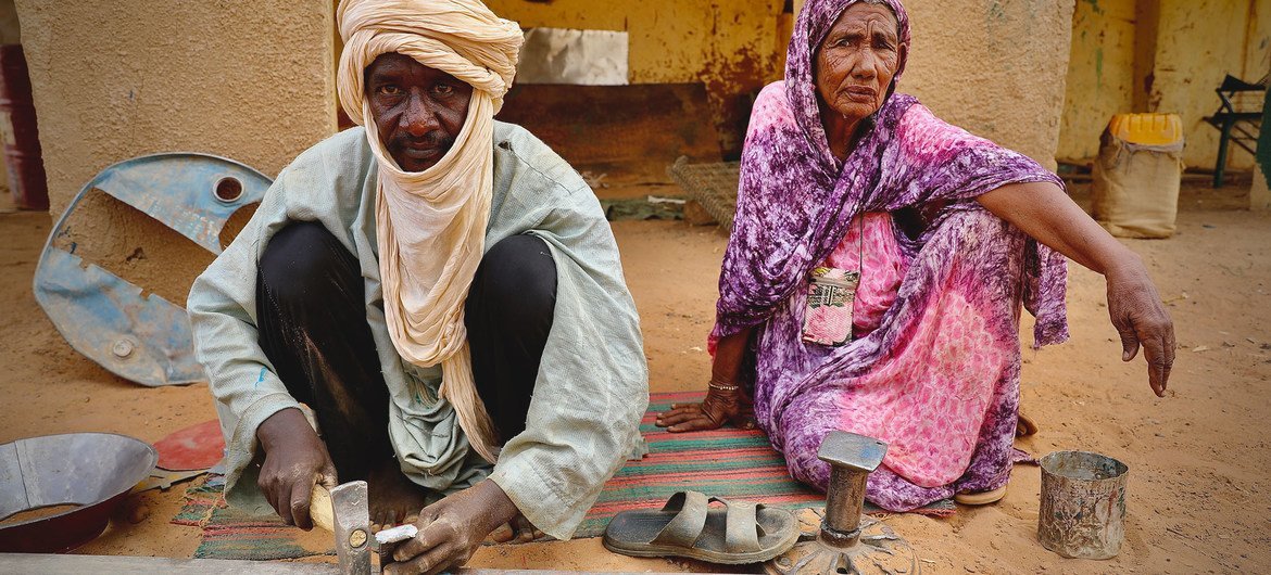 Menaka di timur laut Mali telah mengalami peningkatan ketidakamanan sebagai akibat dari serangan oleh kelompok teroris dan kelompok bersenjata lainnya. 