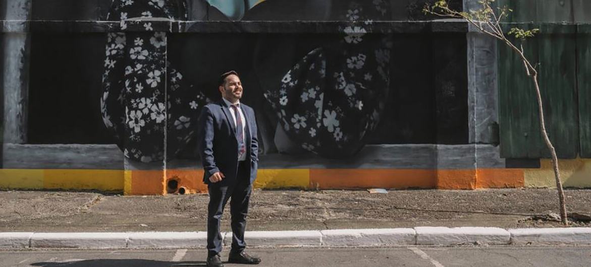 Abdul Jarour, um refugiado sírio, fundou a sua própria organização em São Paulo, que defende refugiados e migrantes