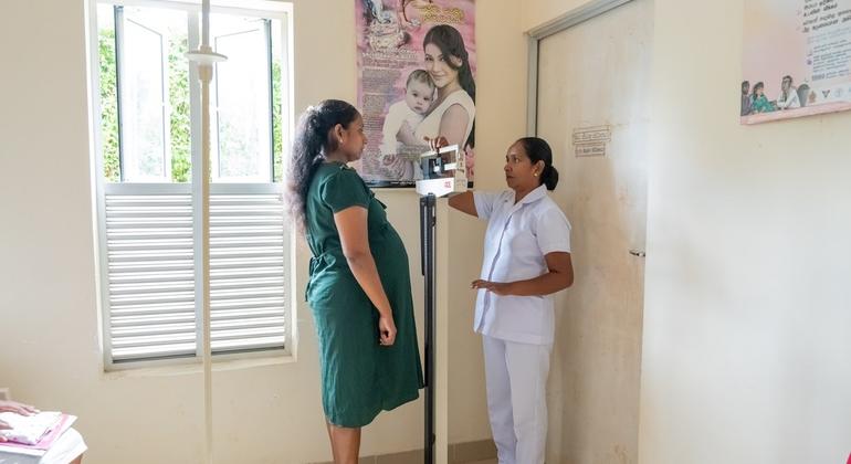 A nurse is being tested at a clinic of galligamuva, Sri Lanka, weight and pregnant women. A nurse is being tested at a clinic of galligamuva, Sri Lanka, weight and pregnant women.