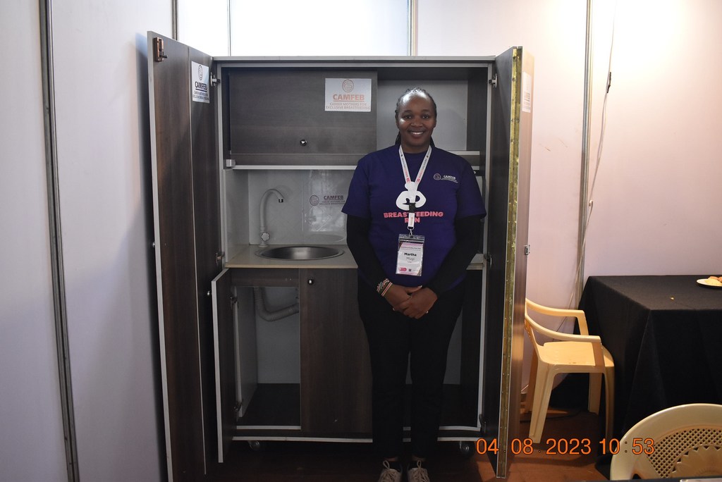 Martha Mugi, muasisi wa shirika la CAMFEB nchini Kenya linalosambaza bidhaa za kuwasaidia kina mama kukamua na kuhifadhi maziwa wakiwa kazini ili waendelee kunyonyesha wanaporejea ofisini au nyumbani.