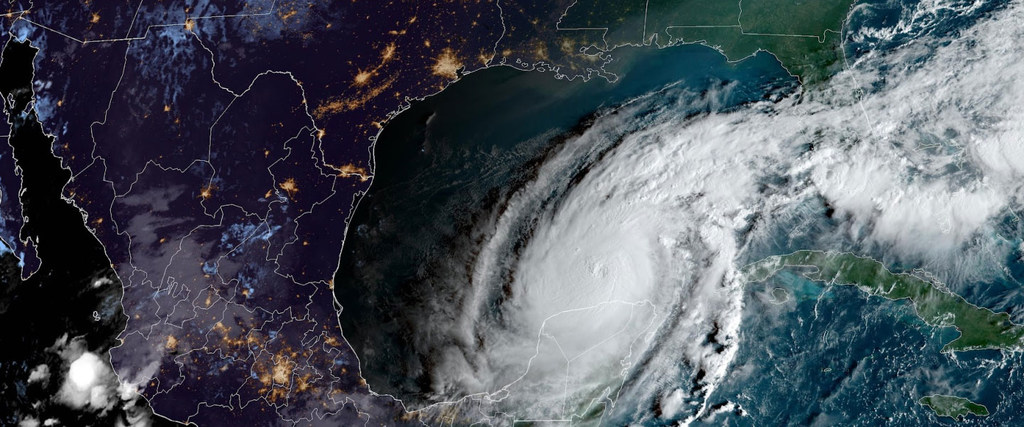 Una imagen de satélite muestra al huracán Milton desplazándose por el Golfo de México.
