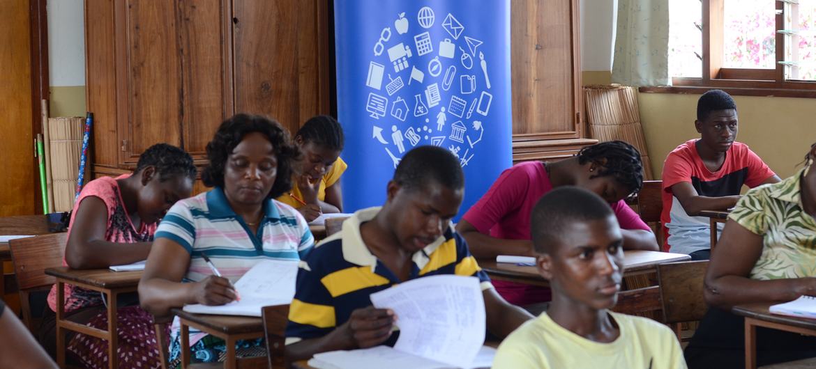 Projeto de alfabetização liderado pela Organização das Nações Unidas para Educação, Ciência e Cultura, Unesco, em Moçambique