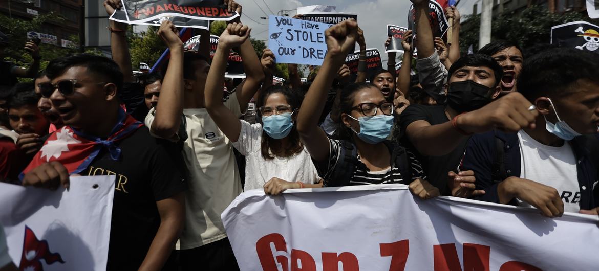 Os protestos ocorreram poucos dias depois de o governo nepalês bloquear mais de 20 plataformas de rede social