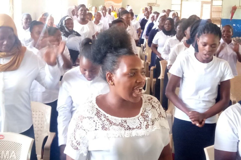 Wanufaika wa mafunzo yanayotolewa na shirika lisilo la kiserikali CAMFED nchini Tanzania.