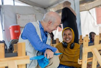 UNICEF Representative in Sudan, Sheldon Yett speaking with a child during an e-learning session in Port Sudan. 