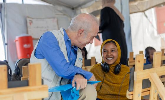 UNICEF Representative in Sudan, Sheldon Yett speaking with a child during an e-learning session in Port Sudan. 