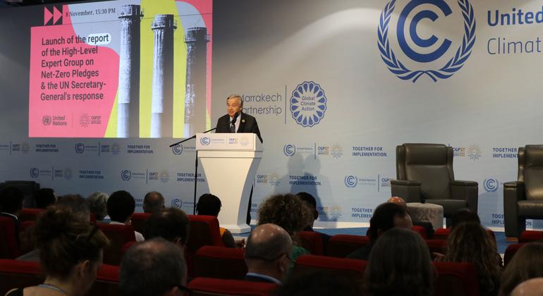 COP27'de, BM Genel Sekreteri António Guterres, Yüksek Düzeyli Uzman Grubu'nun Net-Sıfır Taahhütler raporunun açılışında yorumlarda bulunuyor.