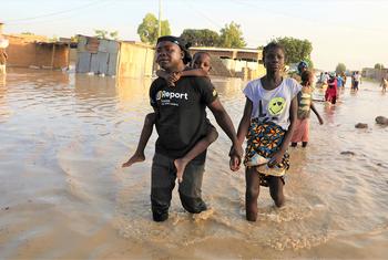 فيضان نهرا شاري ولوغون في نجامينا، بعد أكثر موسم أمطار غزارة في تشاد منذ ثلاثين عاما.