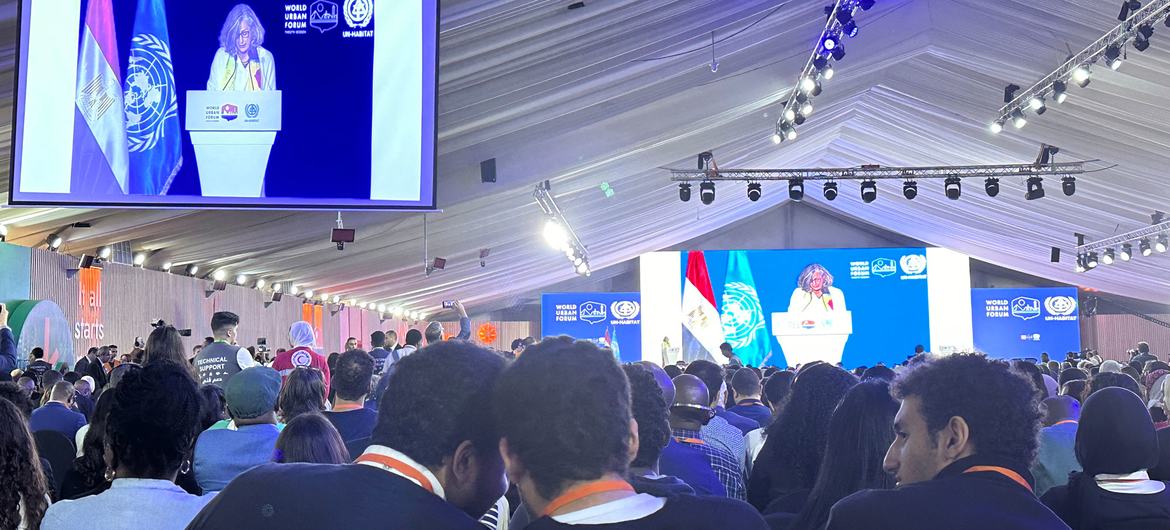Mme Rossbach, directrice d'ONU-Habitat, s'adressant à la clôture du FUM12.