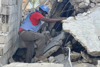 Многие гуманитарные работники гибнут при исполнении служебных обязанностей. 