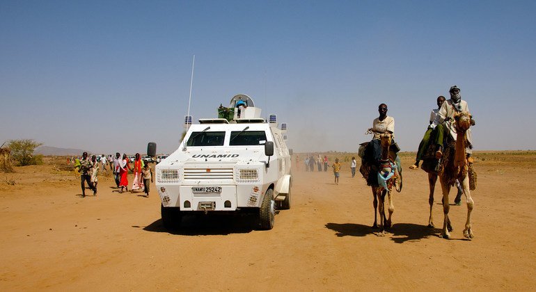 la Operación Híbrida de la Unión Africana y las Naciones Unidas en Darfur (UNAMID) patrulla una zona del norte de la provincia.