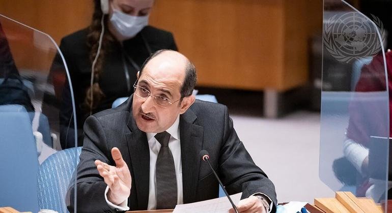 من الأرشيف: السفير بسام صباغ، الممثل الدائم للجمهورية العربية السورية لدى الأمم المتحدة، يلقي كلمة أمام اجتماع مجلس الأمن بشأن الحالة في الشرق الأوسط (سوريا).