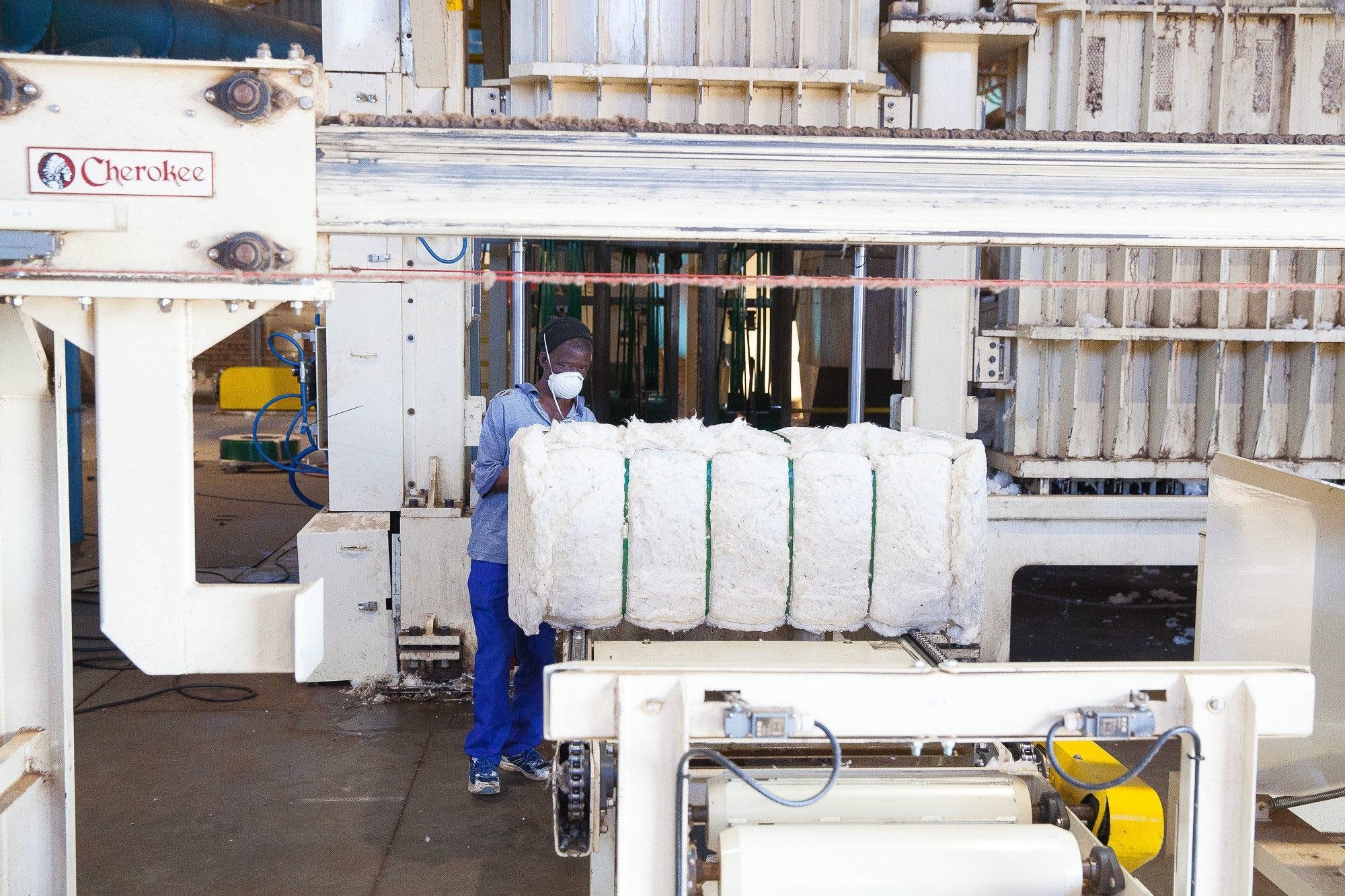 جنوبی افریقہ کی ایک کاٹن فیکٹری۔