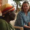 Kelly Clements, Naibu Kamishna Mkuu wa UNHCR akizungumza na  Helena Ndakiritumara, mmoja wa wakimbizi wa Burundi waliorejea nyumbani kutoka Tanzania.