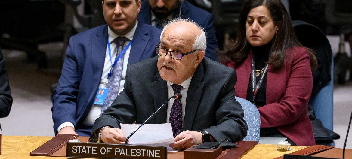 Riyad Mansour, Observateur permanent de l'État de Palestine auprès des Nations Unies, s'adresse à la réunion du Conseil de sécurité sur la situation au Moyen-Orient, y compris la question palestinienne.