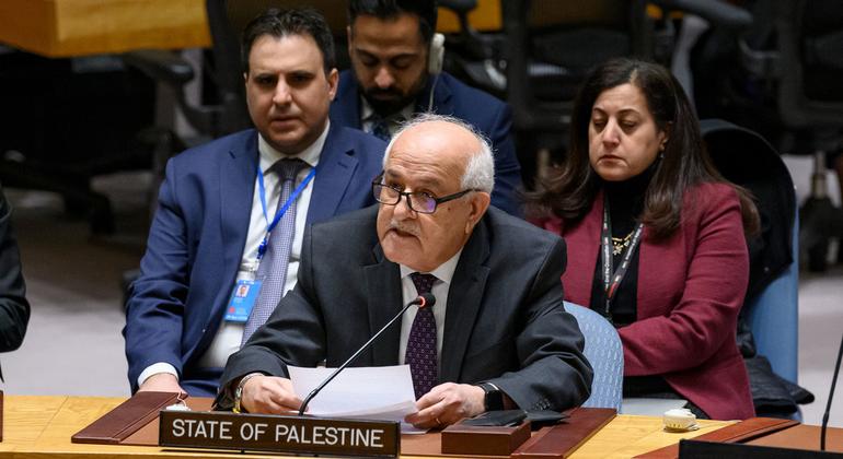 المراقب الدائم لفلسطين لدى الأمم المتحدة رياض منصور، متحدثا أمام مجلس الأمن الدولي.