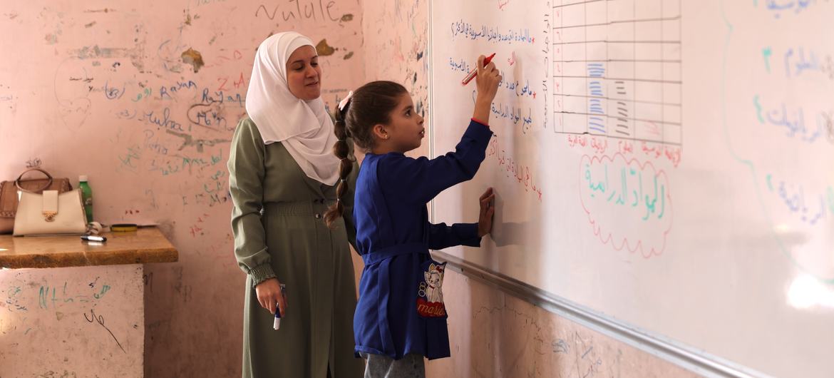 Cerca de 739 milhões de jovens e adultos em todo o mundo continuam sem competências básicas de leitura e escrita