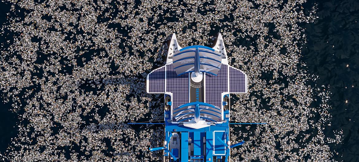 سمندروں کی صفائی کے عمل کا فضائی منظر۔