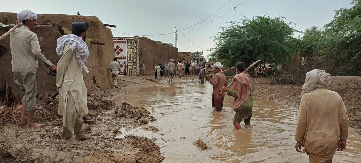 Le Pakistan a été durement affecté l'été dernier par des inondations catastrophiques.
