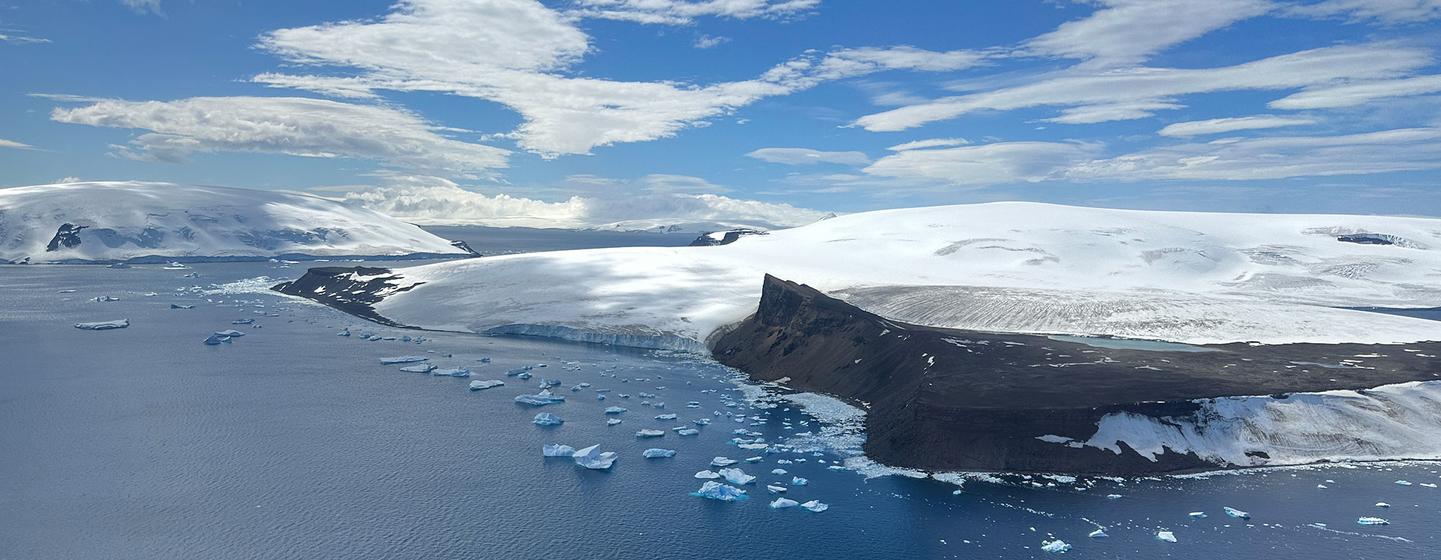 La découverte de microplastiques dans l’environnement autrefois intact de l’Antarctique constitue une preuve de la prépondérance de ce polluant néfaste. 