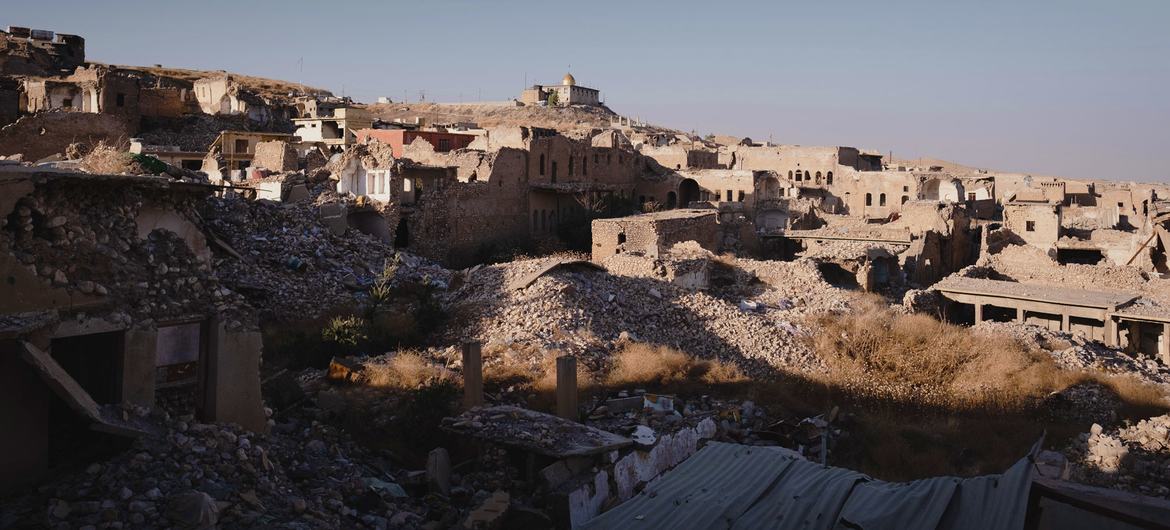 Des bâtiments dans le centre historique de Sinjar, en Iraq, détruits par le groupe terroriste Daech.