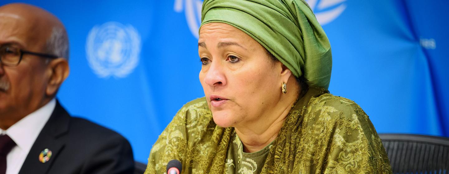 La vicesecretaria general de la ONU, Amina Mohammed, reporta a los periodistas sobre el informe Financiación para el Desarrollo Sostenible.