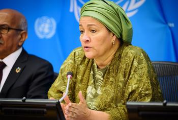 أمينة محمد نائبة الأمين العام للأمم المتحدة، تتحدث في مؤتمر صحفي بالمقر الدائم للمنظمة.