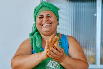 Regina Tchelly, 42 anos, vem conduzindo uma mudança no sentido de eliminar o desperdício de alimentos no Rio de Janeiro há mais de 13 anos.