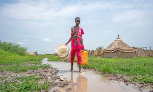 A girl walks to a water collection point in Renk town in South Sudan's strife-ridden Upper Nile state. (file)