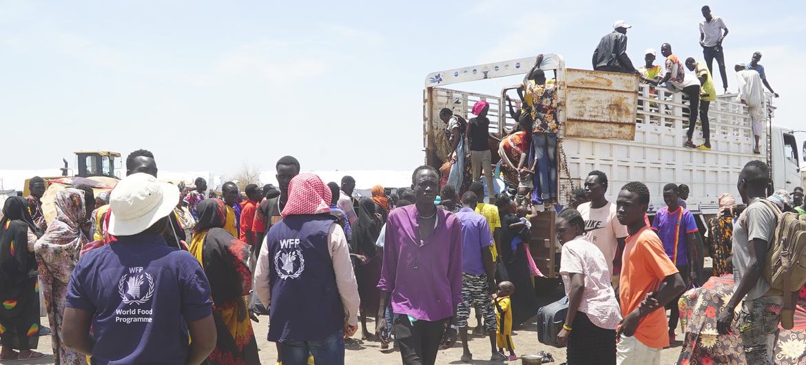 Milhares de pessoas atravessaram para o Sudão do Sul enquanto fogem do conflito em curso no Sudão.