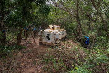 Des Tanzaniens et d'autres soldats de la paix de la MINUSCA en patrouille dans le nord-ouest de la République centrafricaine.