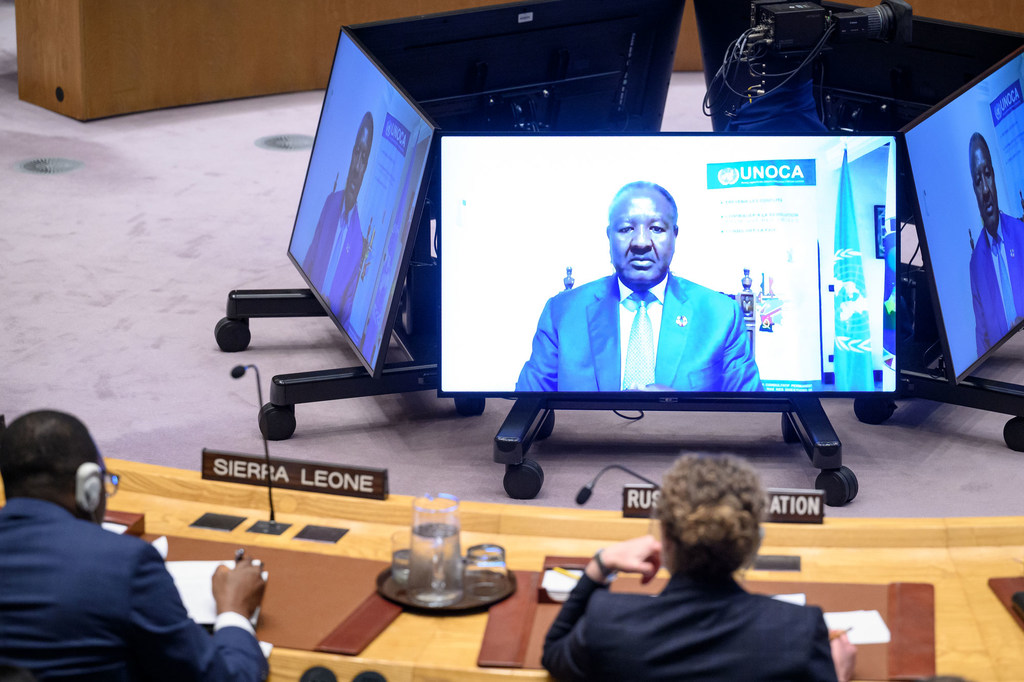Abdou Abarry (à l'écran), Chef du Bureau régional des Nations Unies pour l'Afrique centrale, informe le Conseil de sécurité sur la situation dans cette région.