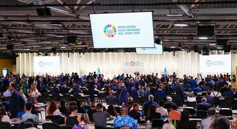 Sala de plenos de la tercera Conferencia de las Naciones Unidas sobre los Océanos (UNOC3) en Niza. Sala de plenos de la tercera Conferencia de las Naciones Unidas sobre los Océanos (UNOC3) en Niza.