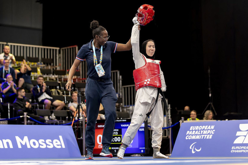Mchezaji wa  taekwondo aliye na ulemavu Zakia Khudadadi, kutoka Afghanistan anashiriki Michezo ya watu wenye ulemavu ya ya Olimpiki 2024 huko Paris.