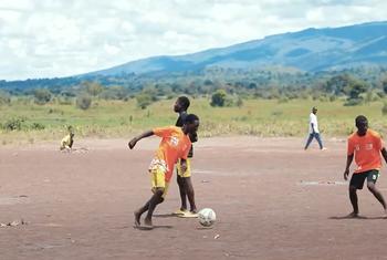 Mradi wa UNFPA wa michezo na elimu warejesha tabasamu la matumaini kwa vijana wakimbizi wa DRC nchini Burundi.