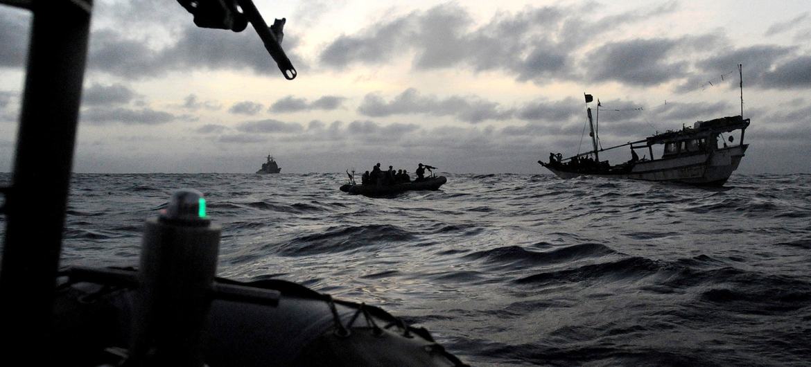 समुद्री डकैतियों को रोकने के लिए, समुद्री इलाक़ों में विशेष अभियान भी चलाए जाते हैं.