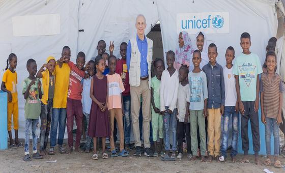 UNICEF Representative in Sudan, Sheldon Yett poses with children at Abdullah Naj internally displaced people's gathering point in Port Sudan during his first field mission in the country