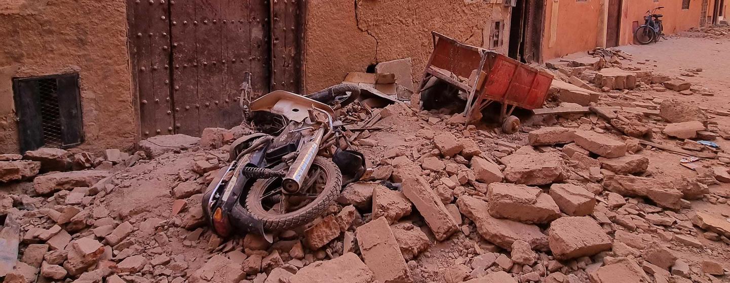 Décombres dans les rues du vieux Marrakech après un tremblement de terre dévastateur dont l'épicentre se trouve dans les montagnes du Haut Atlas, au Maroc. 