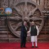 在新德里举行的二十国集团峰会上，秘书长古特雷斯受到印度总理莫迪的欢迎。